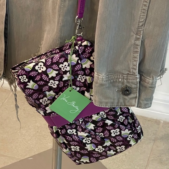 Vera Bradley Handbags - NWT Retired Vera Bradley Concert Clutch Crossbody